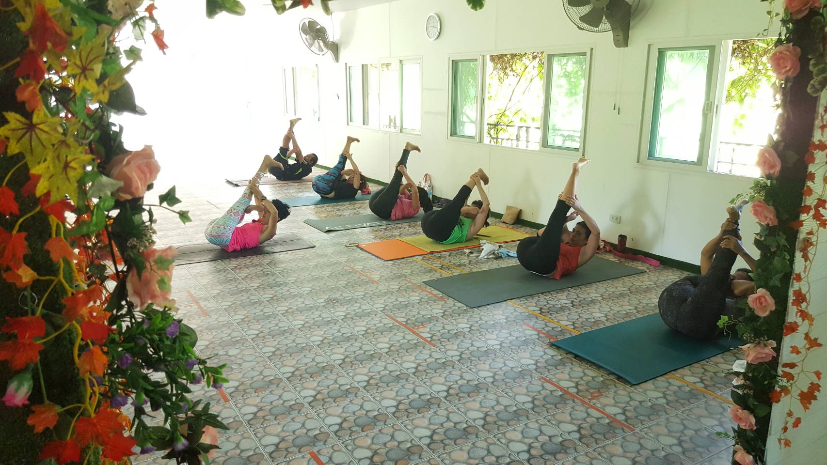 Aerial Yoga — โยคะอากาศ